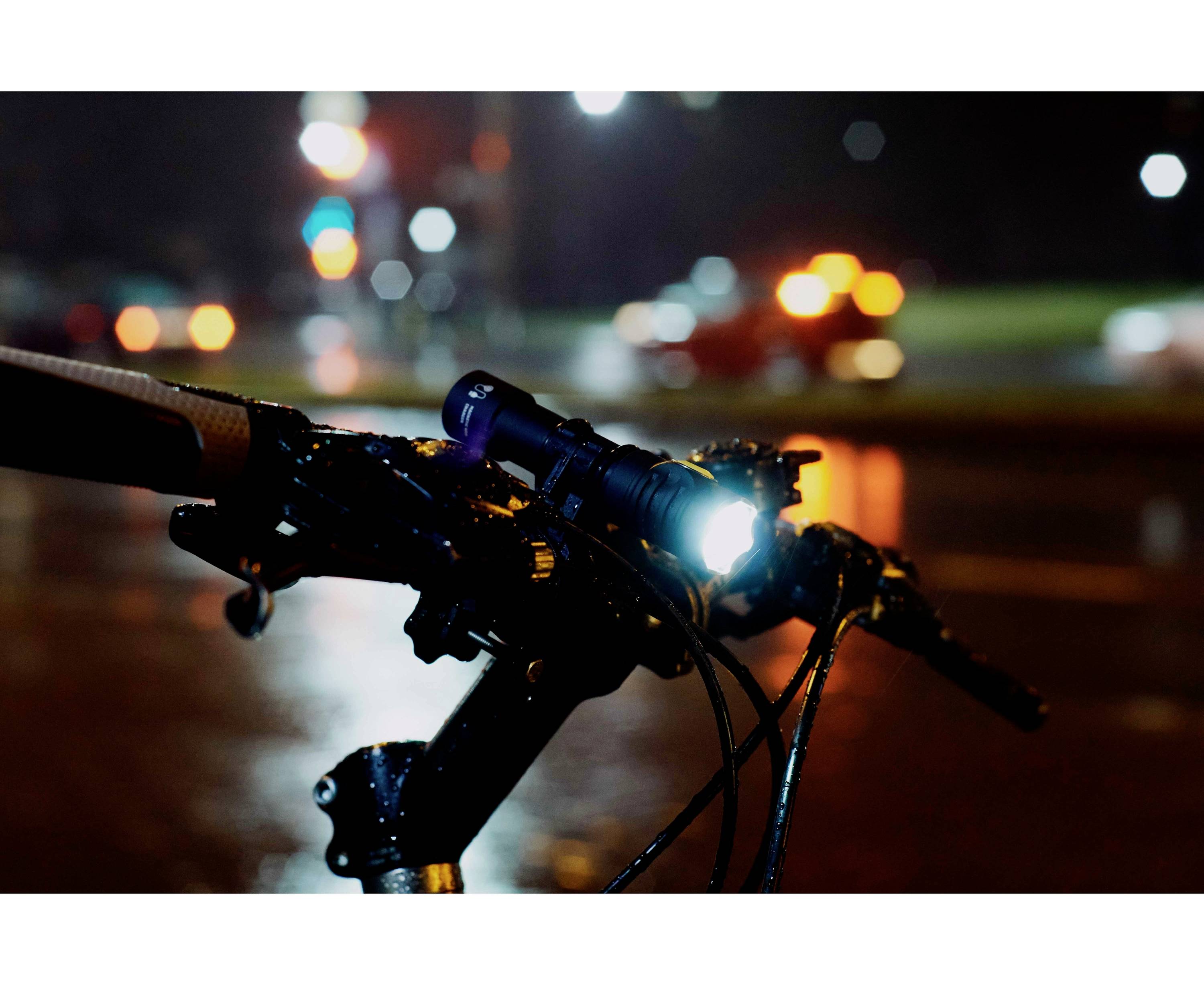 ArmyTek Prime C2 Pro LED Taschenlampe akkubetrieben 2400lm 68g