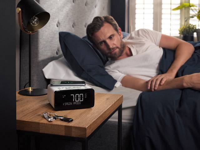 Pure Siesta Charge Radiowecker DAB+, UKW Bluetooth®, USB Akku-Ladefunktion Weiß