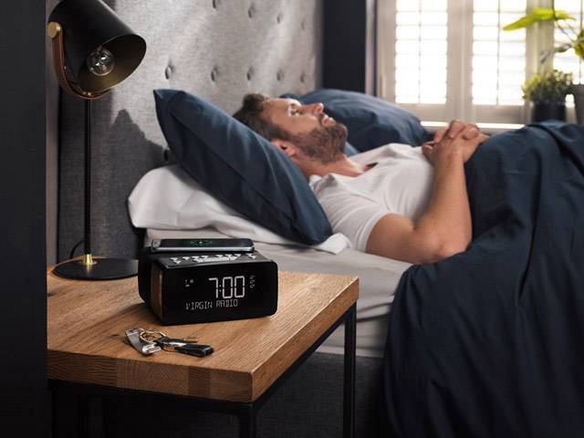Pure Siesta Charge Radiowecker DAB+, UKW Bluetooth®, USB Akku-Ladefunktion Graphit