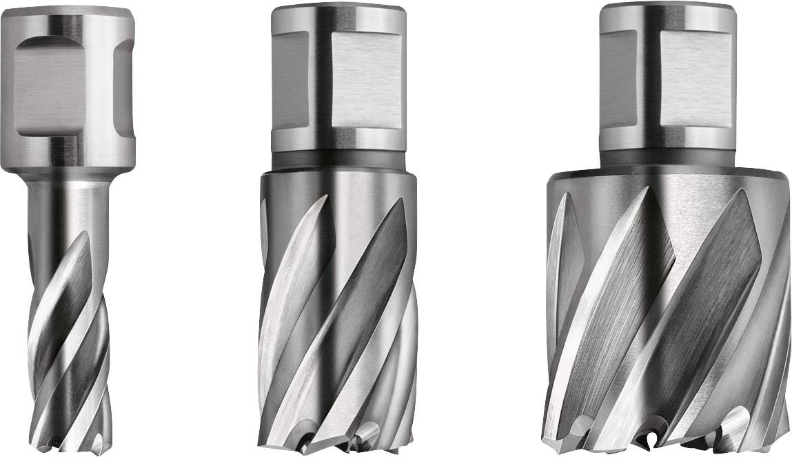 Drei Spiralbohrer aus Metall in unterschiedlicher Größe, von links nach rechts angeordnet, zeigen die Schneidkanten und zylindrischen Schäfte.