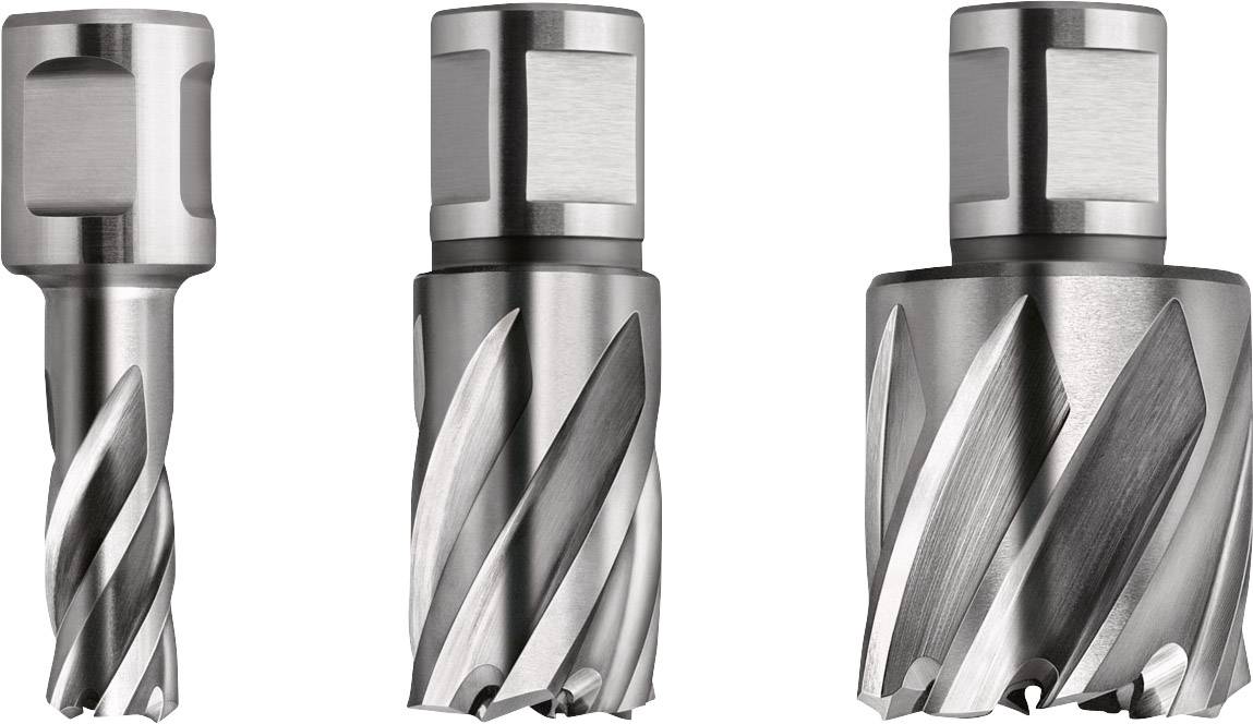 Drei silberne Bohrer mit spiralförmigen Klingen, stehend nebeneinander. Unterschiedliche Größen und Formen. Geeignet für Metallbearbeitung.