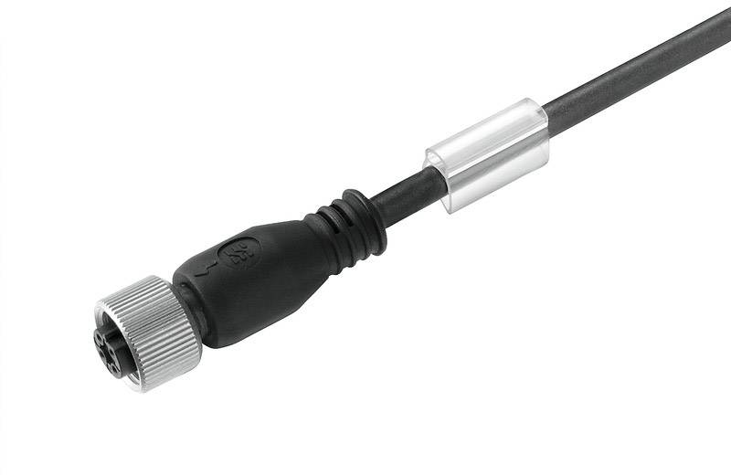 Ein schwarzes Kabel mit Metallanschluss, möglicherweise ein Strom- oder Datenkabel; geeignet für industrielle Anwendungen.