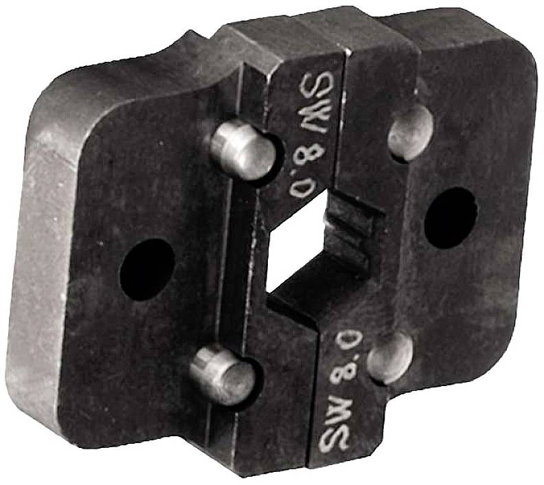 Ein schwarzer Metallquader mit einem Fünfeck-Loch in der Mitte und der Gravur 'SW 8.0'. Verwendet zur Formgebung oder als Matrize.