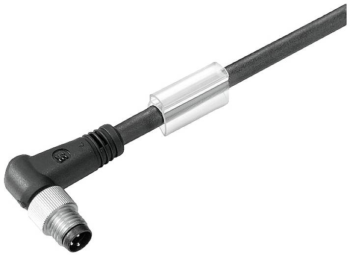 Ein schwarzes elektrisches Kabel mit einem abgewinkelten Stecker und einem silbernen Kunststoffclip in der Mitte.