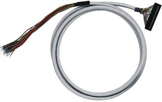 Ein längeres Kabel mit mehreren farbigen Drähten an einem Ende und einem schwarzen Stecker am anderen Ende, auf weißem Hintergrund.