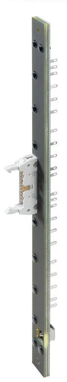 Ein Metallstreifen mit herausragenden Stiften und einer kleinen Halterung, möglicherweise ein elektrisches Bauteil oder Teil eines Steckverbinders.