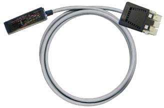 Ein graues Verbindungskabel mit einem schwarzen rechteckigen und einem runden Stecker. Verwendet zur Datenübertragung.