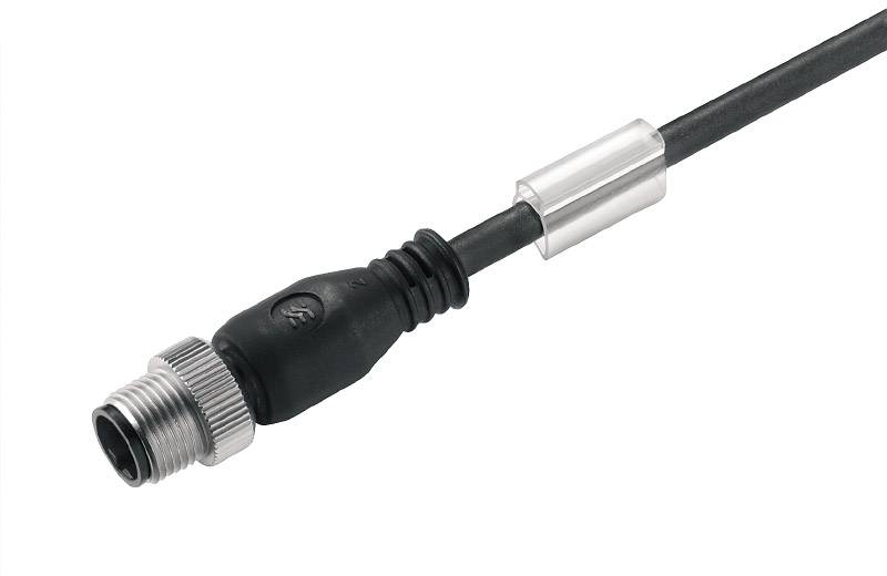 Ein schwarzes Kabel mit einem silbernen Metallstecker am Ende, das für technische Verbindungen in industriellen Anwendungen genutzt wird.