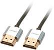 Zwei HDMI-Kabel mit goldenen Steckern auf einem weißen Hintergrund. Sie zeigen die Verbindungsmöglichkeiten für audiovisuelle Geräte.