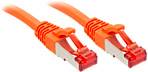 Zwei orange Ethernet-Kabel mit roten Steckern, die nebeneinander liegen. Sie dienen zur Netzwerkverbindung.