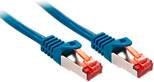 Zwei blaue Ethernet-Kabel mit roten Steckern.