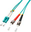 Zwei Lichtwellenleiterkabel mit verschiedenen Anschlüssen: links ein LC-Duplex und rechts zwei ST-Stecker in Rot und Schwarz.