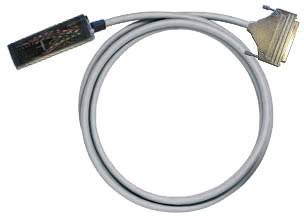 Ein graues Computer-Datenkabel mit einem 25-poligen Stecker und einem Adapter auf der anderen Seite.