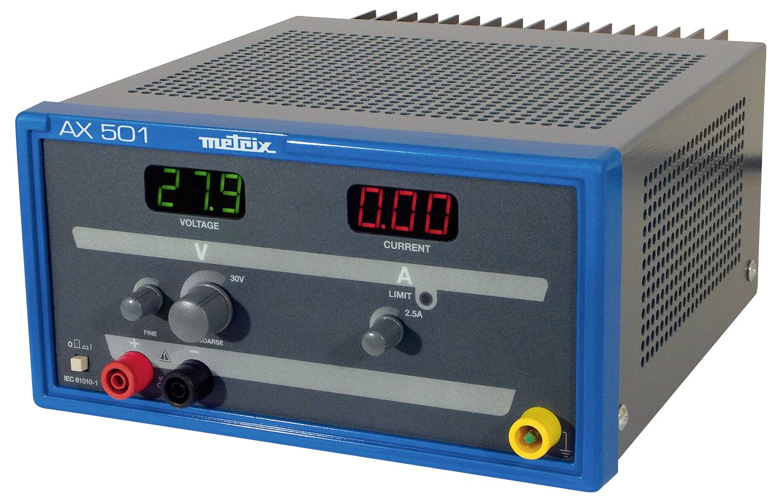 Das Bild zeigt ein AX 501 Labornetzgerät. Es hat ein Display mit grüner Spannung (27,9V) und roter Stromanzeige (0,00A) sowie Regler und Anschlüsse.