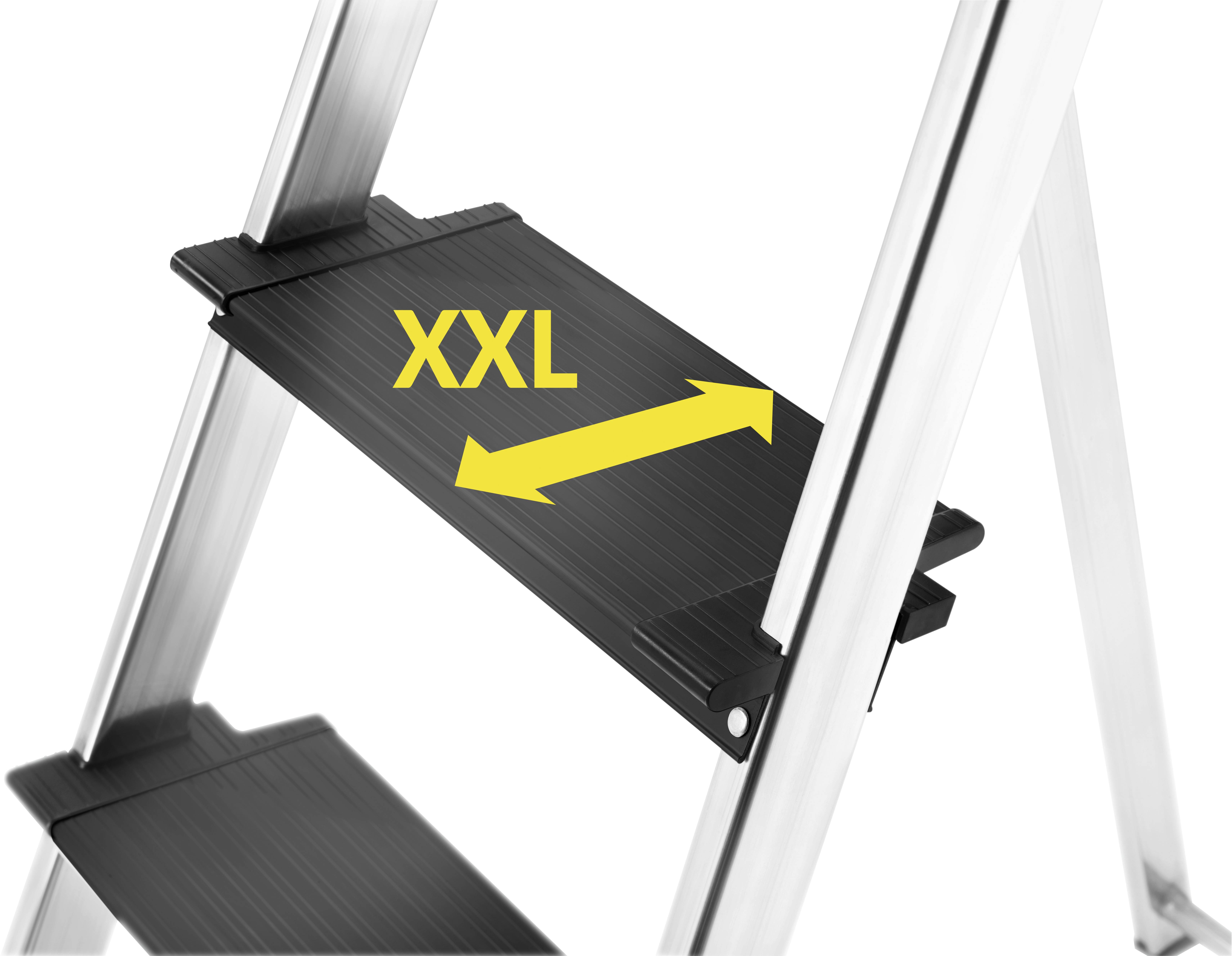 Leiter mit breiter XXL-Stufe, aus Metall, detaillierte Ansicht der Stufe mit gelbem Pfeil und Schriftzug 'XXL'.