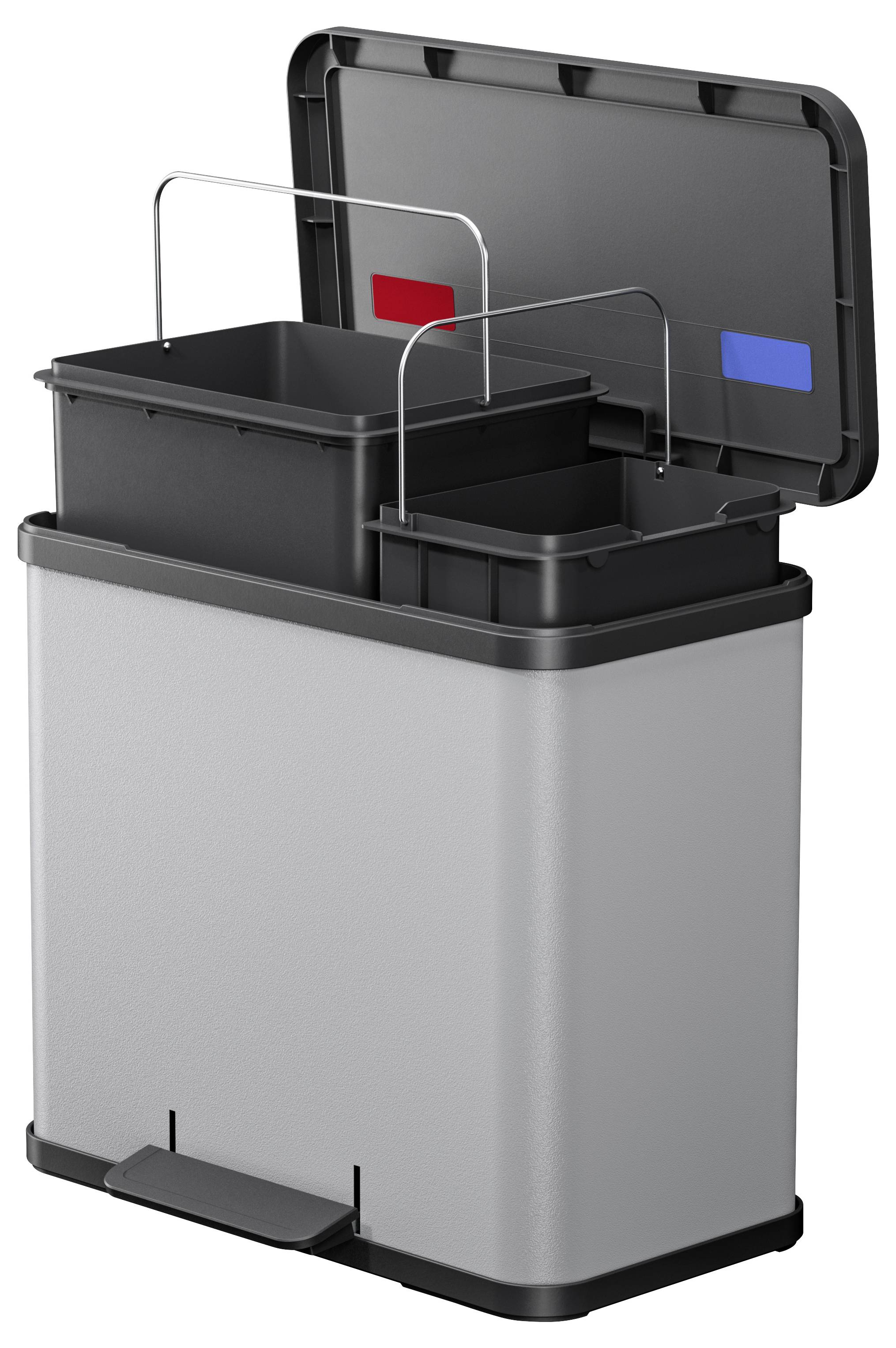 Ein silberner Mülleimer mit zwei herausnehmbaren Behältern, einer mit rotem und der andere mit blauem Griff, auf einem Fußpedal.