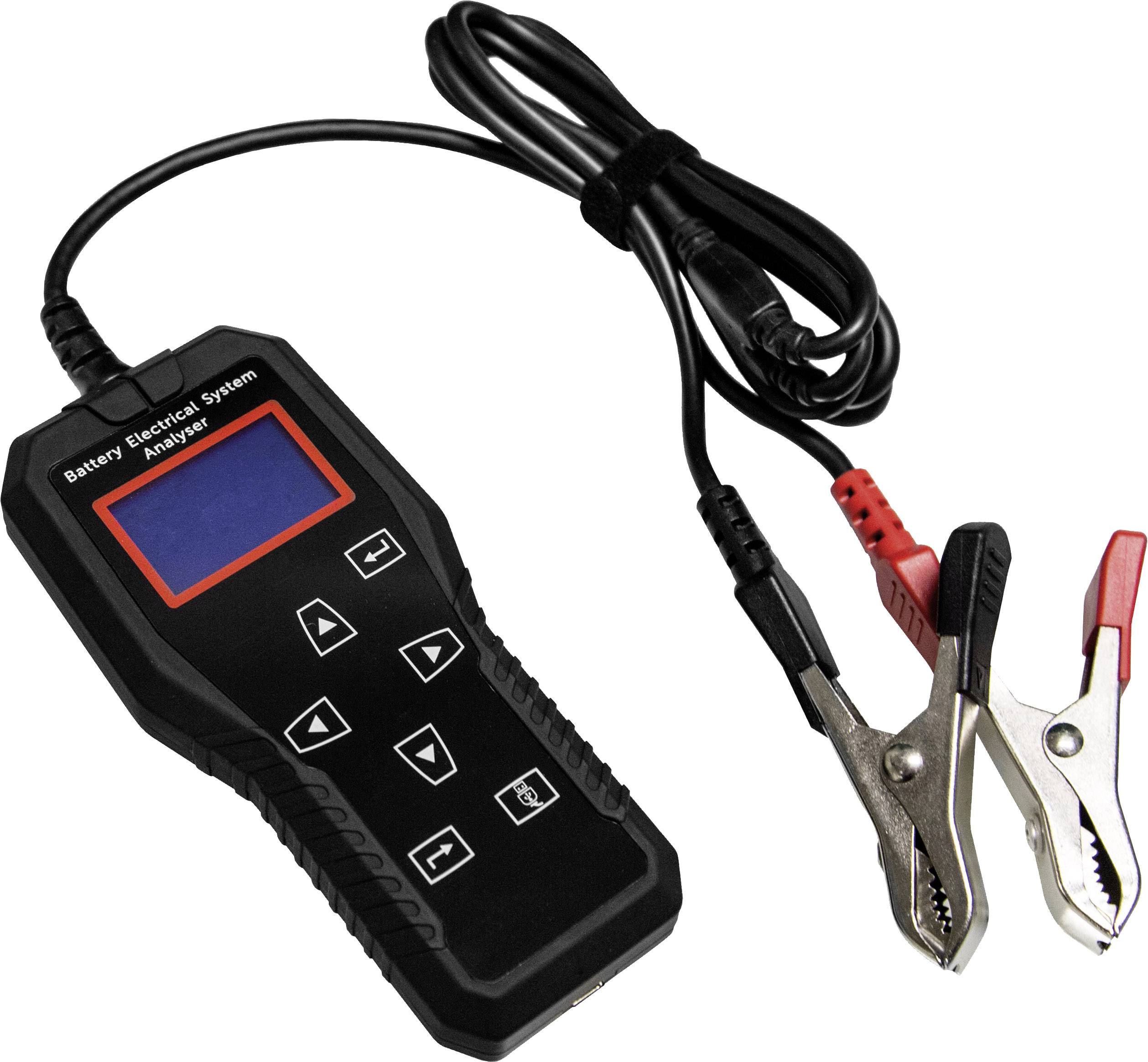 Ein schwarzer Batterie-Tester mit Digitalanzeige und Kabeln, die in Krokodilklemmen enden.