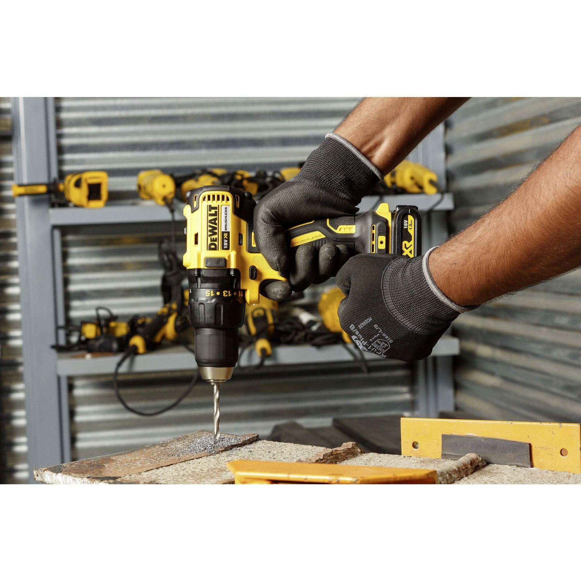 DEWALT DCD777S2T DCD777S2T-QW Akku-Bohrschrauber 18 V 1.5 Ah inkl. 2. Akku, inkl. Koffer