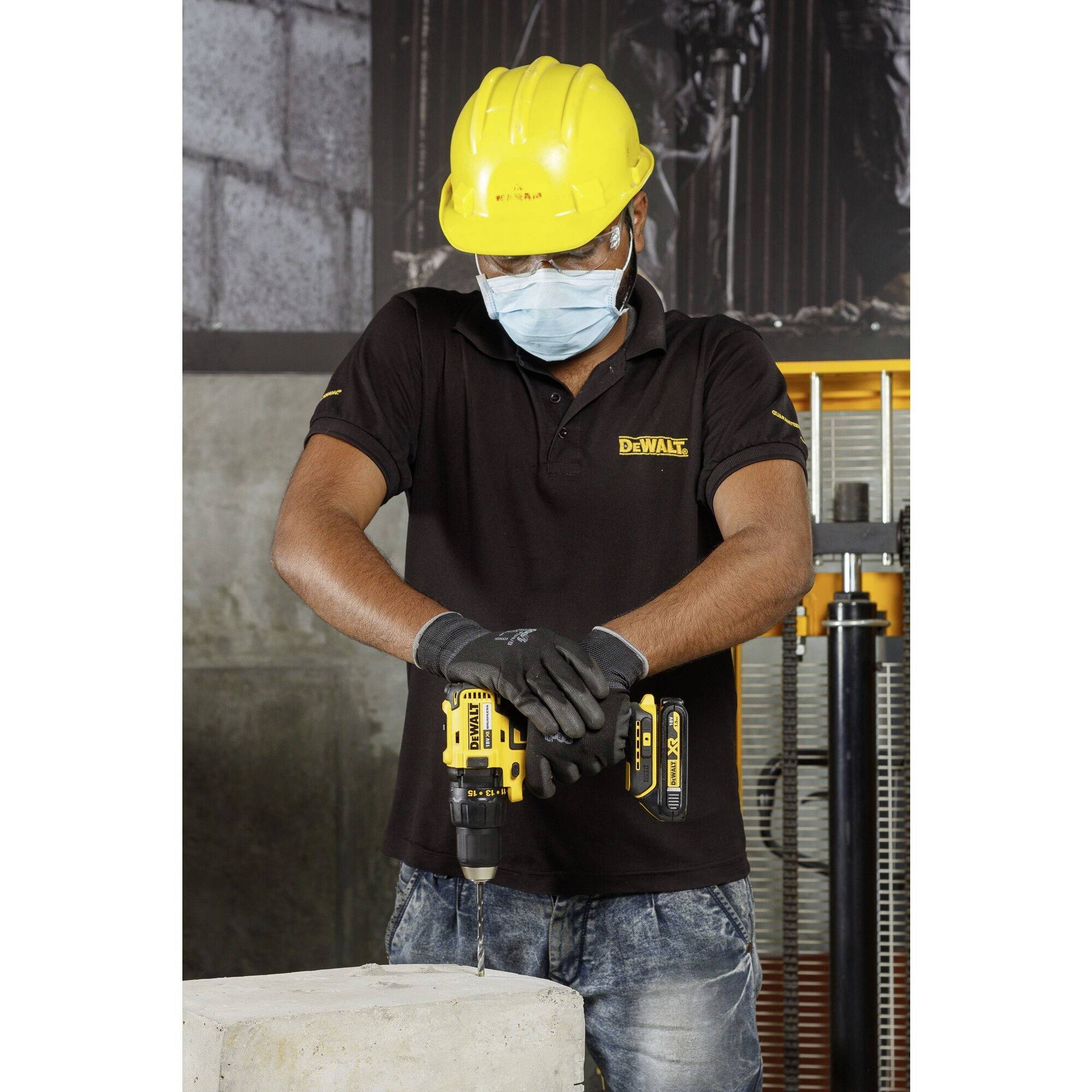 DEWALT DCD777S2T DCD777S2T-QW Akku-Bohrschrauber 18 V 1.5 Ah inkl. 2. Akku, inkl. Koffer