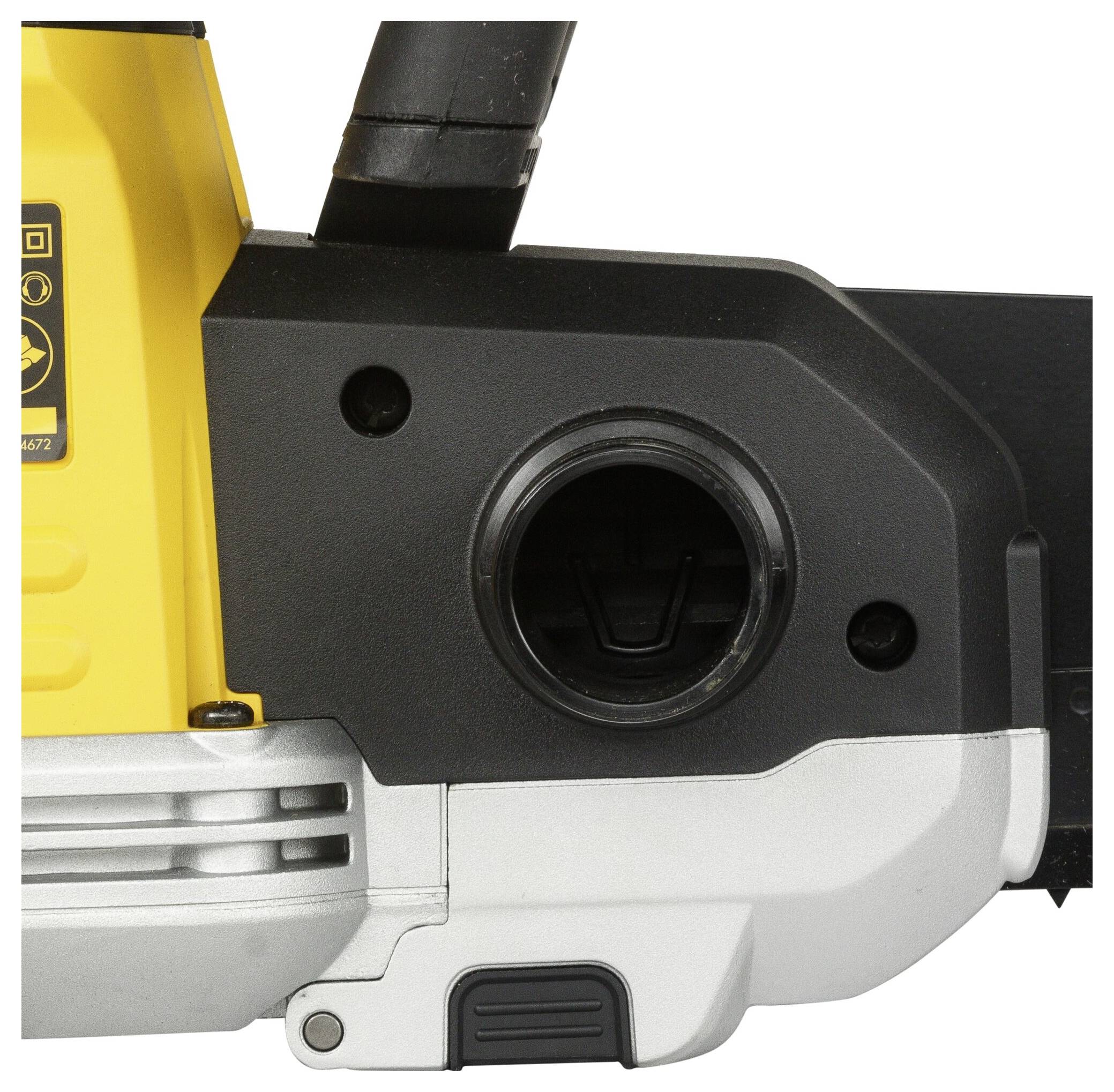 Ein Ausschnitt einer gelben Kettensäge mit Fokus auf den Öleinfüllstutzen und Teilen des Motors.