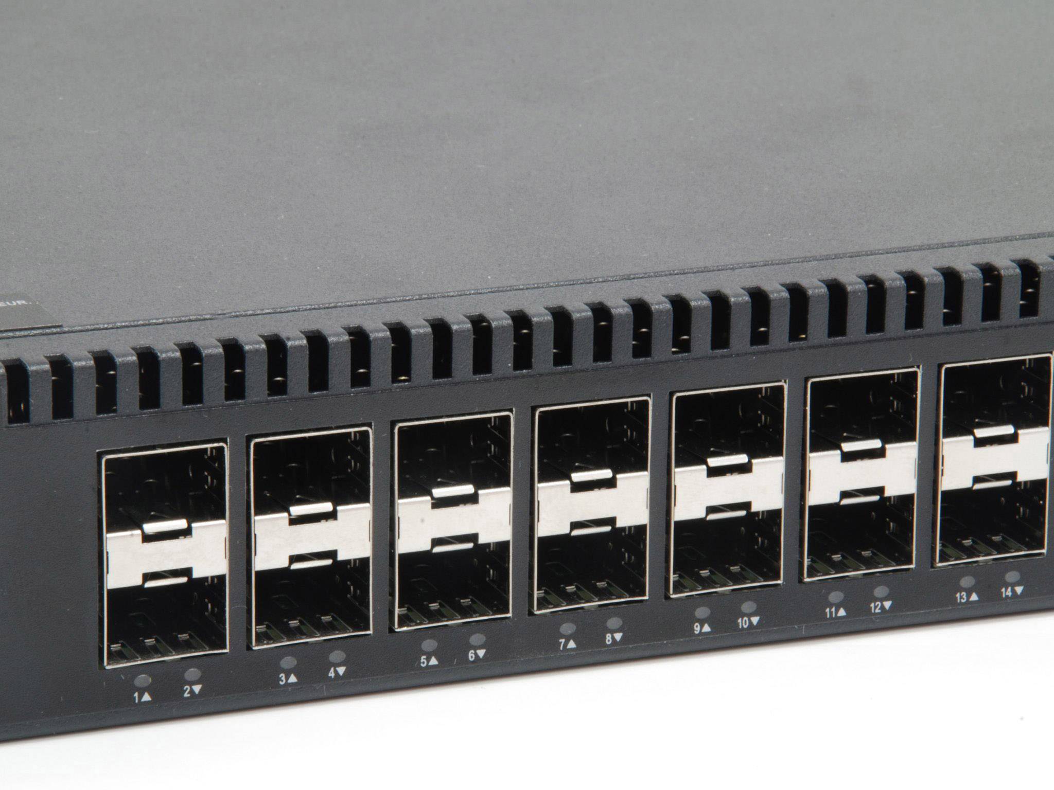 LevelOne KILBY GTL-2872 - Switch - L3 Lite - managed - 20 x Gigabit SFP + 4 x Shared 10/100/1000 + 4 x 10 Gigabit SFP+ -