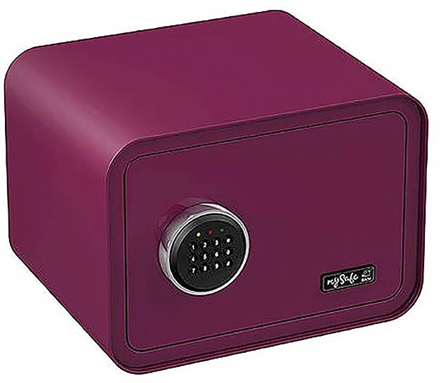 Ein dunkelvioletter Tresor mit elektronischem Zahlenschloss auf der Vorderseite, geeignet zur sicheren Aufbewahrung von Wertsachen.