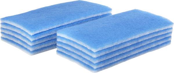 Zehn blaue Reinigungspads aufeinander gestapelt, zwei Stapel nebeneinander. Sie dienen zur Reinigung und sind in einem hellen Blauton.