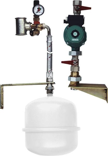 Ein Heizungsausgleichsbehälter mit Druckanzeige und Umwälzpumpe. Dient zur Druckregulierung in Heizsystemen.