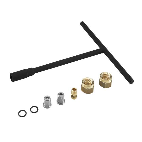 Werkzeug-Set mit schwarzem T-förmigem Griff, Messingadaptern, Metallanschlüssen und Dichtungsringen auf weißem Hintergrund.