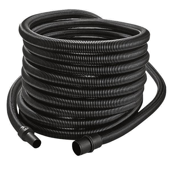 Ein langer, aufgerollter schwarzer Wellschlauch aus Kunststoff, geeignet für die Verwendung in Bewässerungssystemen oder als Kabelschutz.