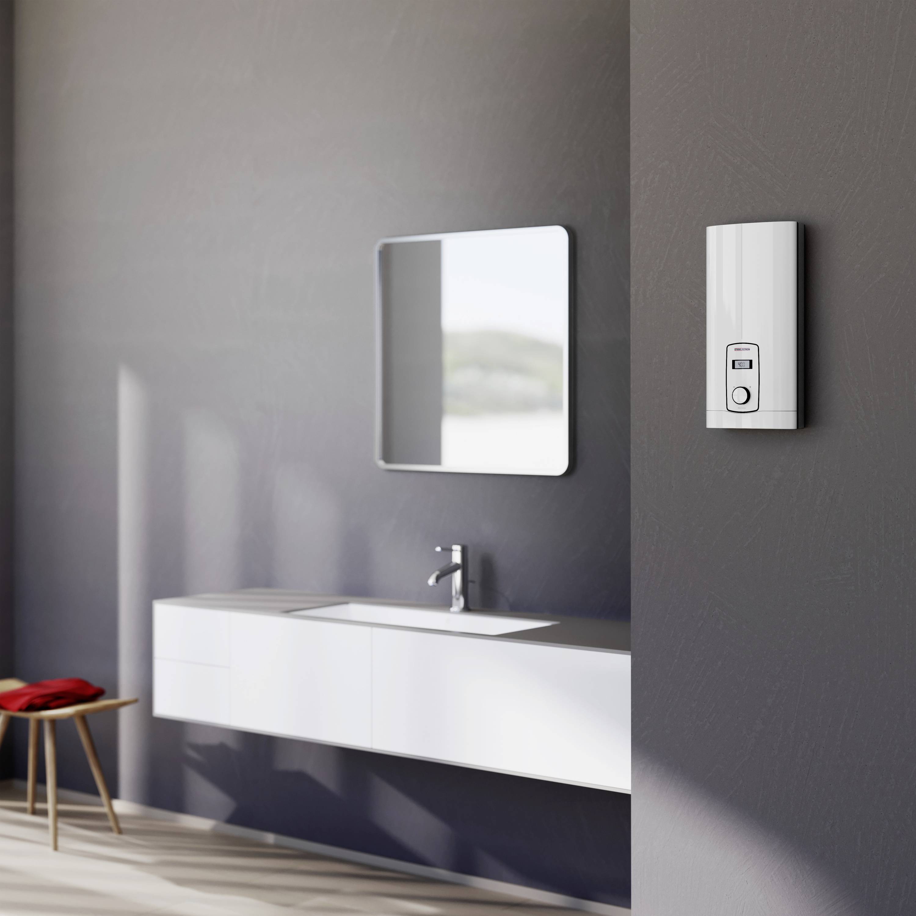 Ein moderner, minimalistischer Badezimmerbereich mit einem weißen Waschbecken, einem Spiegel und einem weißen elektrischen Durchlauferhitzer an der Wand.