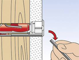 Illustration zeigt, wie ein Spreizdübel in eine Wand montiert wird. Eine Hand dreht eine Schraube, um den Dübel im Holz zu verankern.