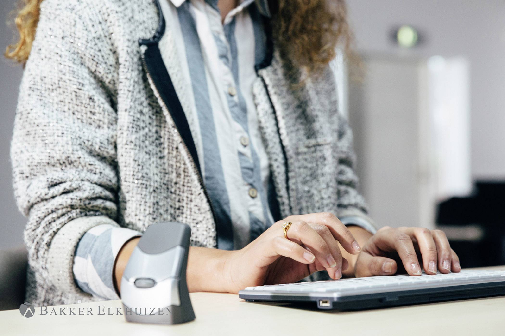 BakkerElkhuizen UltraBoard 950 USB Tastatur Deutsch, QWERTZ Silber, Weiß Multimediatasten, USB-Hub