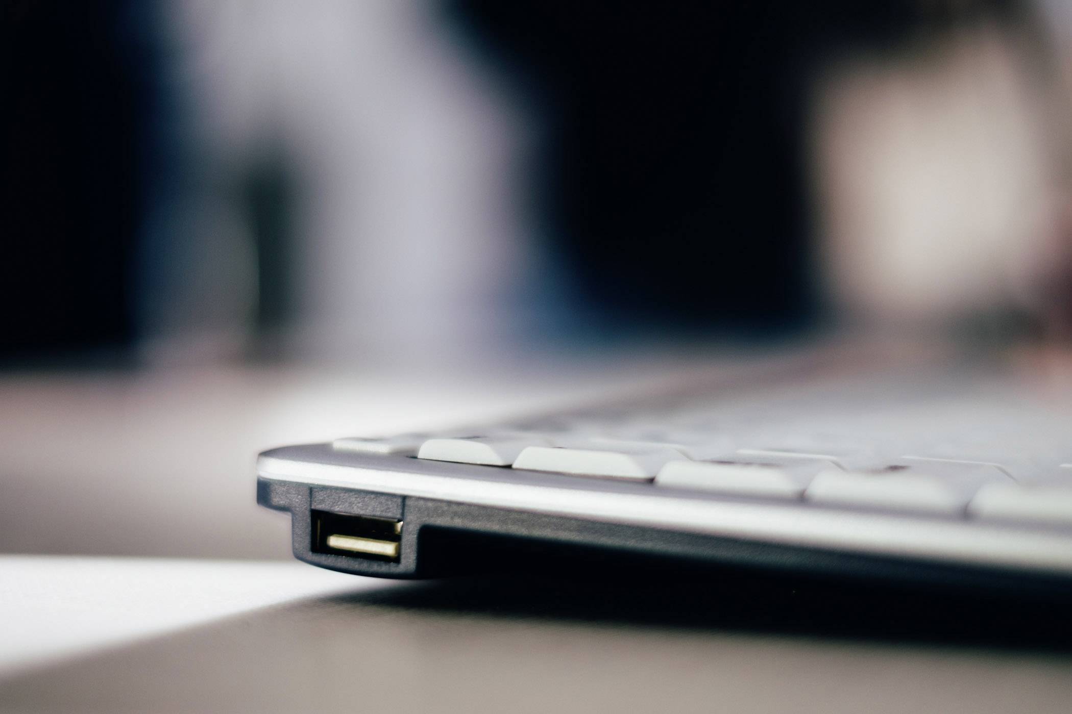 BakkerElkhuizen UltraBoard 950 USB Tastatur UK-Englisch, QWERTY Silber, Weiß USB-Hub, Multimediatasten