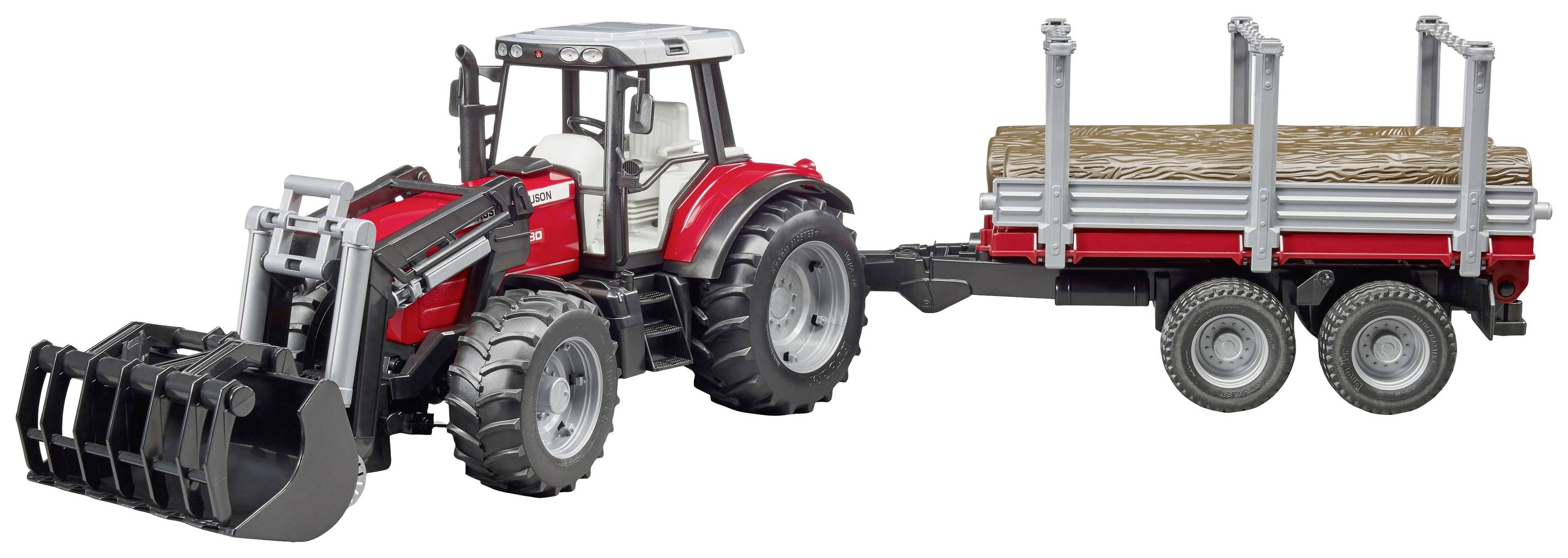 Ein roter Spielzeugtraktor mit Frontlader zieht einen zweiachsigen Anhänger, beladen mit Holzstämmen, auf einer weißen Oberfläche.