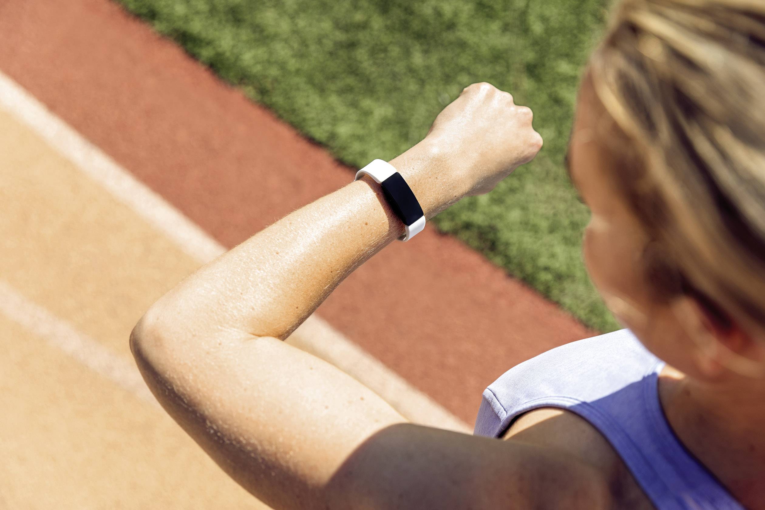 FitBit Inspire HR FitnessTracker Weiß voelkner