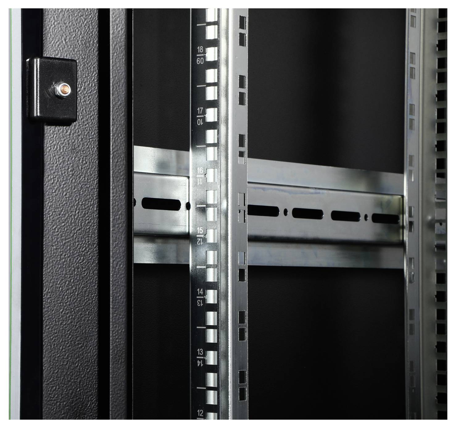 Digitus DN-19 26U-6/6-B-1 19 Zoll Netzwerkschrank (B x H x T) 600 x 1342 x 600mm 26 HE Schwarz (RAL 9005), Schwarz