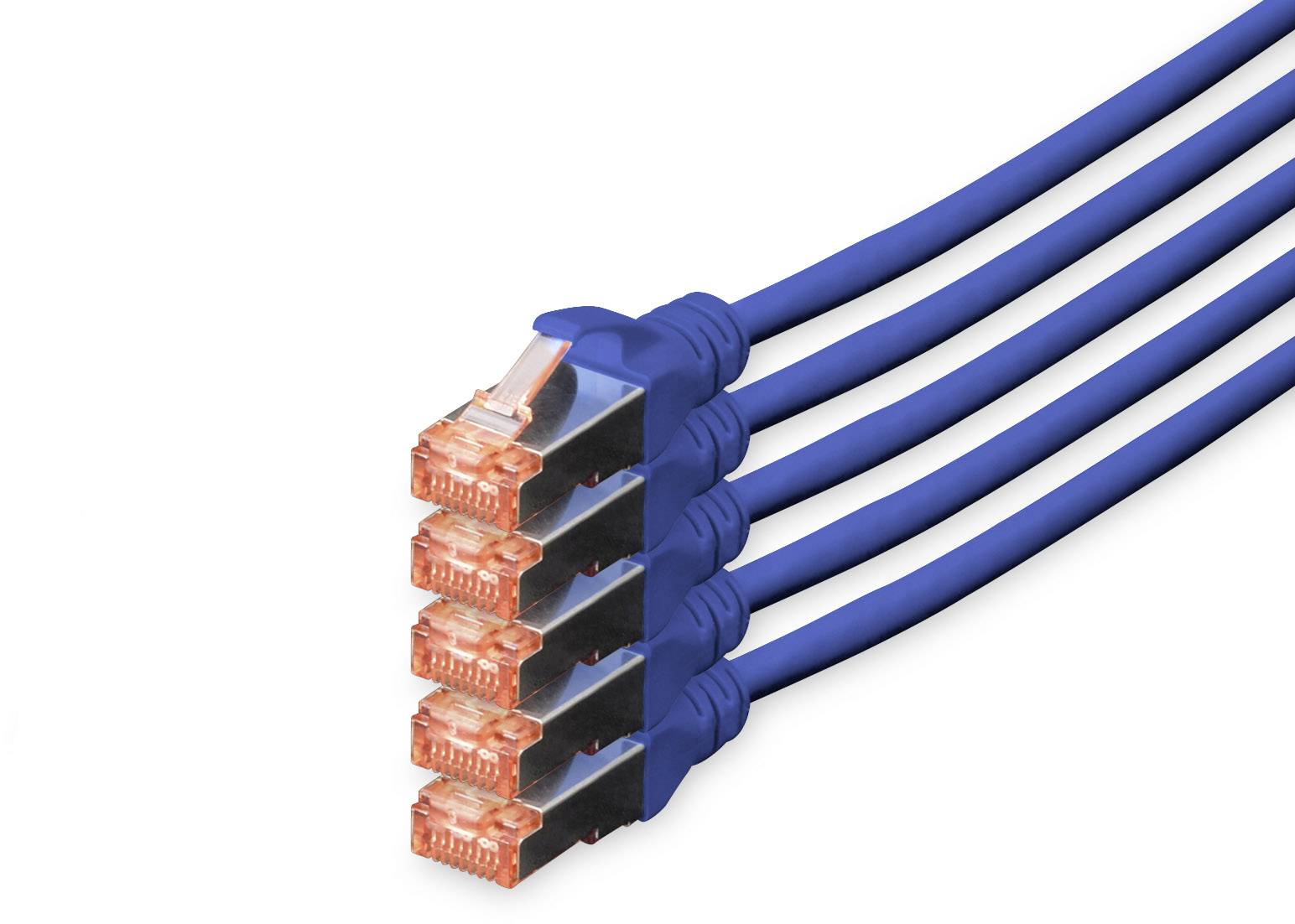 Vier blaue Ethernet-Kabel mit orangefarbenen Steckern verlaufen parallel.