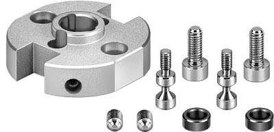 Ein runder Metalladapter mit Schrauben und Bolzen verschiedener Größen. Geeignet für die Montage oder Verbindung mechanischer Teile.