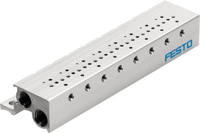 Ventilblock aus Metall mit mehreren Gewindebohrungen, blaues 'FESTO'-Logo an der Seite.