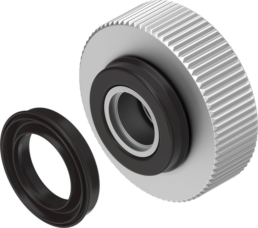 Zwei Bauteile: Ein silbernes Rädchen mit geriffeltem Rand und ein schwarzer Ring. Beide wirken wie Maschinenteile.