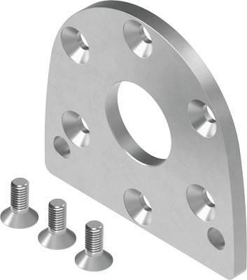 Metallhalterung mit sechs Löchern und zentraler Aussparung, daneben drei Schrauben. Verwendung unbekannt.
