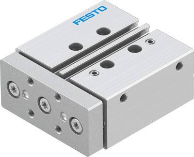 Silberner pneumatischer Schlitten von FESTO mit mehreren Bohrlöchern und Schrauben, geeignet für präzise und kontrollierte Bewegungen.