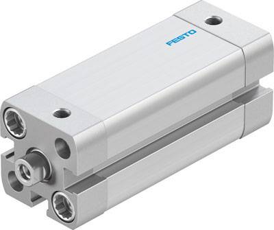 Ein silberner Pneumatikzylinder mit dem Logo von Festo oben. Er hat zwei seitliche Anschlüsse und einen zentralen Anschluss vorne.
