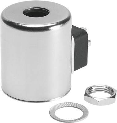 Ein zylindrischer Metall-Magnetspule mit zwei Steckverbindungen, daneben liegen eine Mutter und eine Unterlegscheibe.