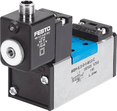 Elektromagnetventil von Festo, Modell MDH-5/2-D-1-M12-C, mit schwarzen und blauen Komponenten. Geeignet für 5/2-Wege-Steuerung.