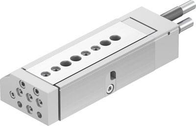 Ein rechteckiger pneumatischer Schlitten mit mehreren Löchern auf der Oberseite und zwei Anschlüssen an der Rückseite.