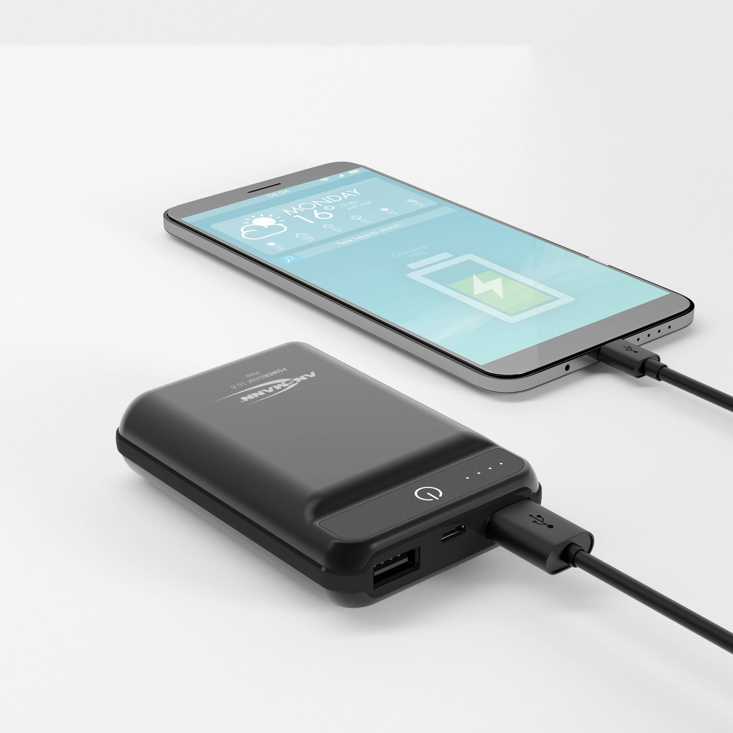 Smartphone wird von einer Powerbank geladen. Beide Geräte sind schwarz, das Smartphone zeigt ein Batteriesymbol mit Ladesymbol.