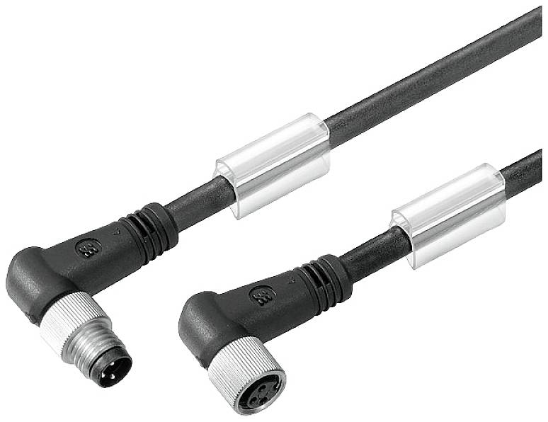 Zwei schwarze Winkelstecker mit silbernen Anschlüssen an einem Kabel. Sie sind mit einem Metallgehäuse zur Abschirmung geschützt.