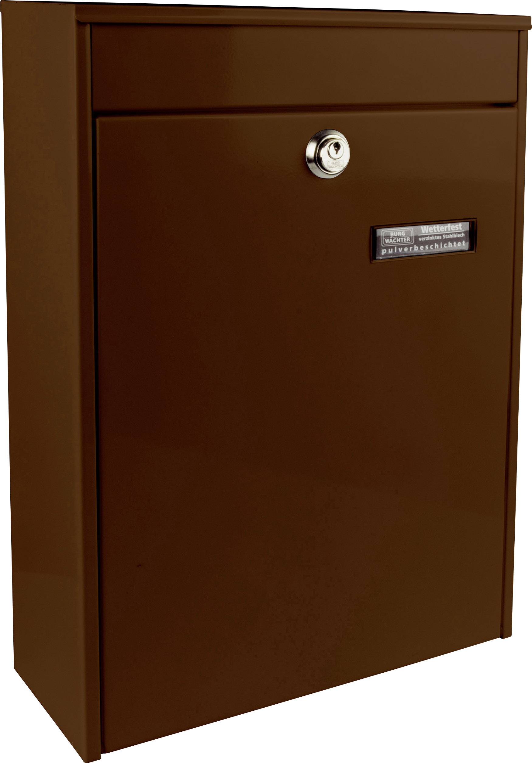 Brauner Wandbriefkasten mit einem oberen Einwurfschlitz und einem Schloss in der Mitte der Front. Darunter ein Sichtfenster für Namensschild.